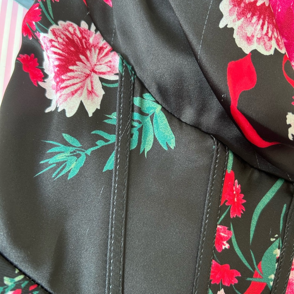 🎀🌹Gorgeous Ribbon and Roses Print Ruffled Corset Mini Dress - Picture 10 of 12
